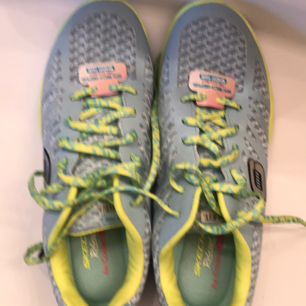 Sketchers tennis shoes